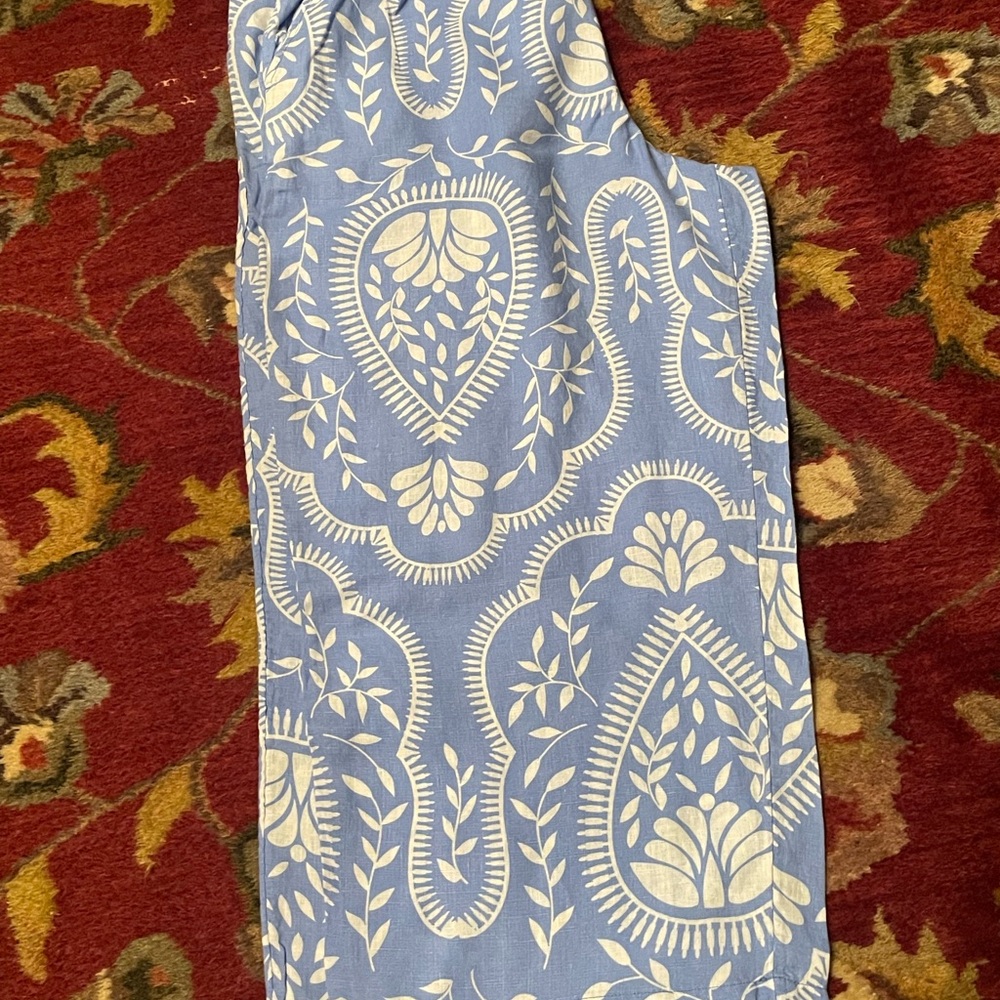 Joie Blue and White Cropped pants with Floral Print - Picture 2 of 6